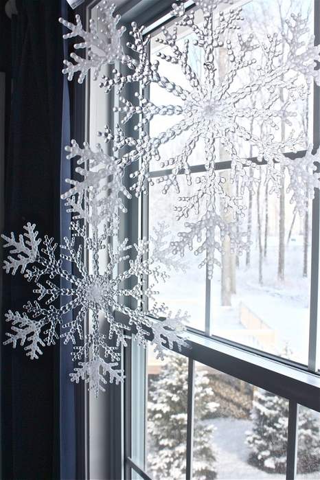 how-to-use-snowflakes-in-winter-decor-ideas-28 (466x700, 282Kb)