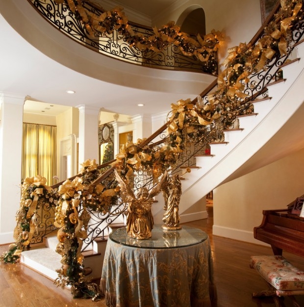 Дизайн интерьера. Потрясающие идеи украшения лестниц к Рождеству (13) (620x627, 266Kb)