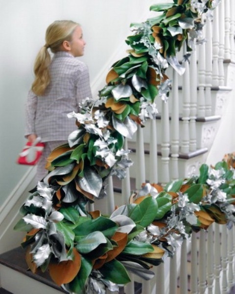 Дизайн интерьера. Потрясающие идеи украшения лестниц к Рождеству (47) (480x600, 167Kb)