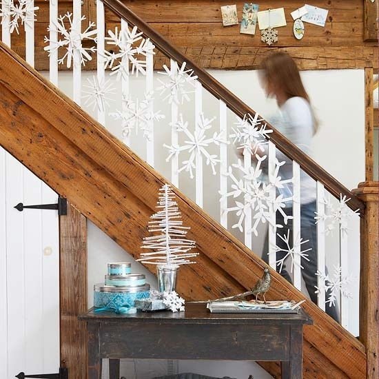 Дизайн интерьера. Потрясающие идеи украшения лестниц к Рождеству (48) (550x550, 195Kb)