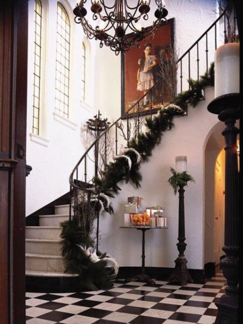 Дизайн интерьера. Потрясающие идеи украшения лестниц к Рождеству (63) (480x640, 186Kb)