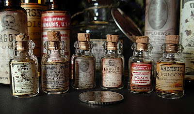 Staged photo of just the tiny bottles with dime (400x236, 45Kb)