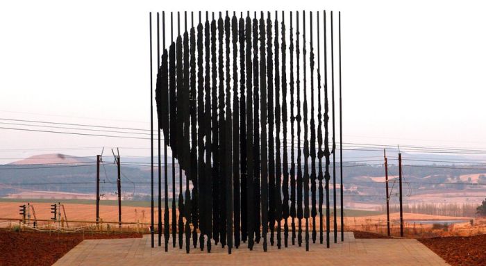 1361489271_mandela_sculpture_04 (700x383, 47Kb)