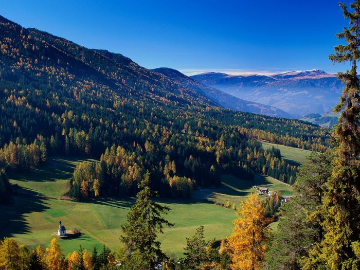 normal_Valley_Vista__Val_di_Funes__Italy (700x525, 491Kb)