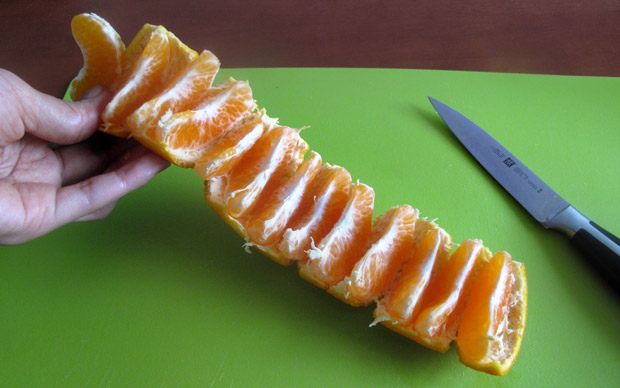 easy-way-to-eat-mandarin-01 (620x388, 59Kb)