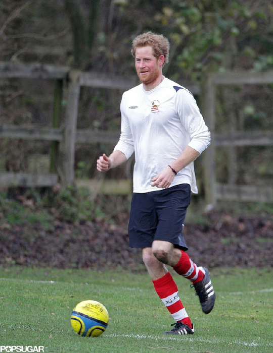 http://img1.liveinternet.ru/images/attach/c/9/108/447/108447057_PrinceHarryhisgrowingbeardplayedsocceroverChristmasholiday.jpg