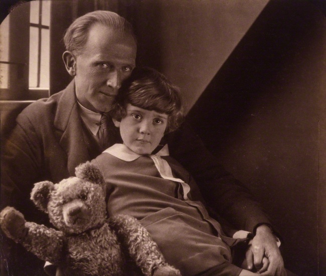 2680505-R3L8T8D-650-national-portrait-gallery-large-image-npg-p715-aa-milne-christopher-robin-milne-1386469338_org (650x551, 110Kb)