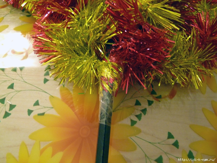 Пушистый Новый год. Поделки из елочной мишуры