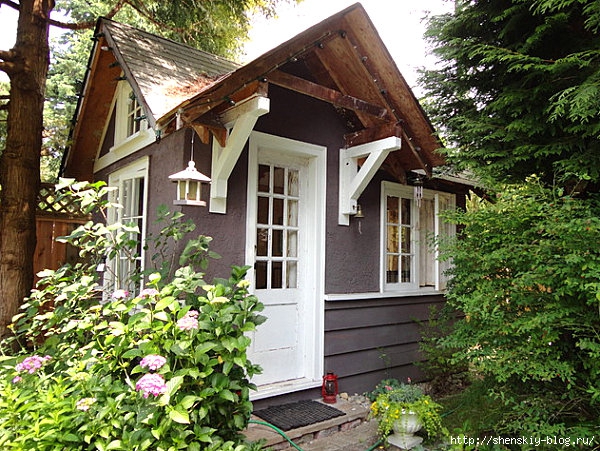 Garden-design-ideas-romantic-backyard-cottage-white-brown-blooming-flowers (600x451, 304Kb)