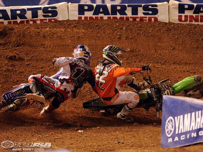 2010_supercross_phx_crash (700x525, 191Kb)