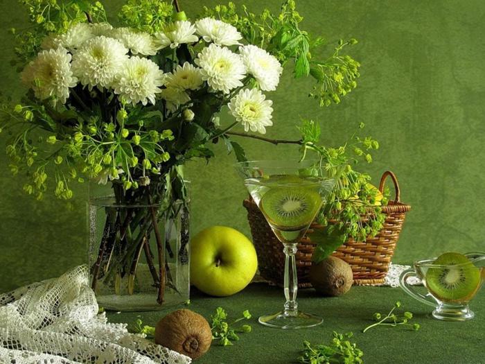 still-life-in-white-green-style-image-1024x768 (700x525, 77Kb)