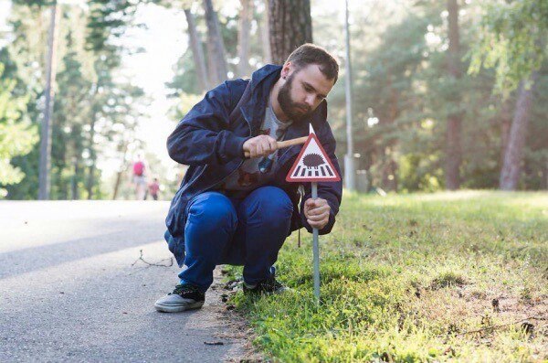 5361707_Miniatur_dorojnie_znaki_dlya_kroshechnih_jitelei_Vilnusa1 (600x397, 74Kb)