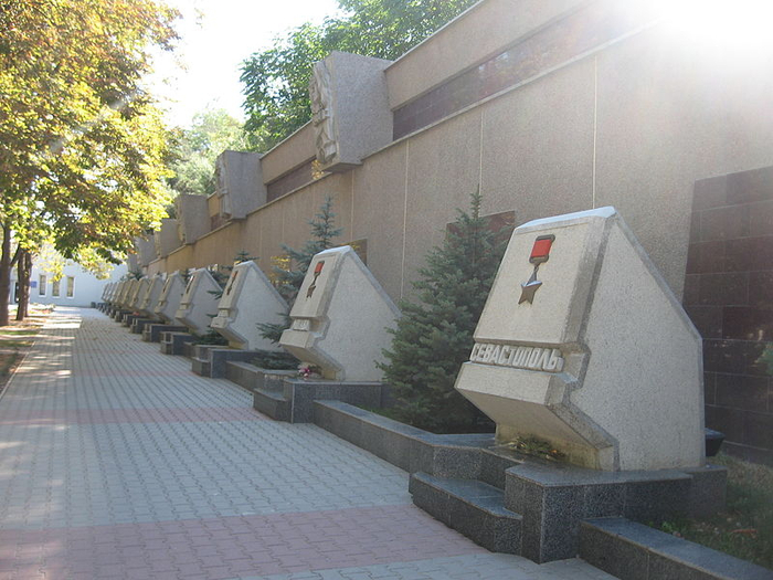 07a Hero_Cities_Memorial_in_Sevastopol (700x525, 380Kb)