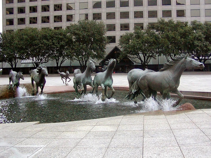 5369078_25_Of_The_Most_Creative_Sculptures_And_Statues_From_Around_The_World (700x525, 337Kb)