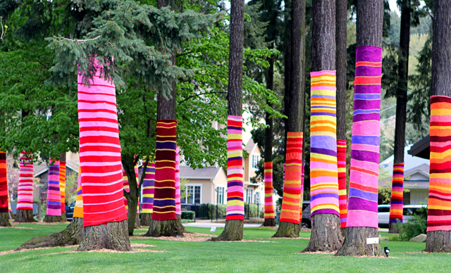 6011027_yarnbombing2 (640x388, 372Kb)