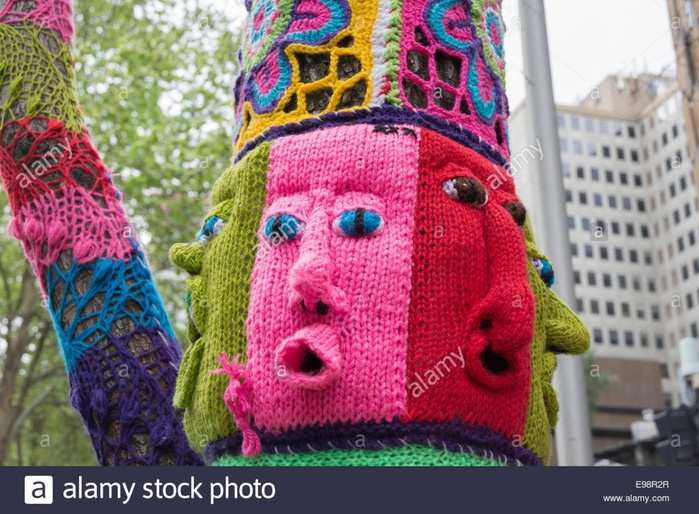 6011027_knittedstreetartyarnbombingtreemelbourneaustraliaE98R2R (700x514, 318Kb)