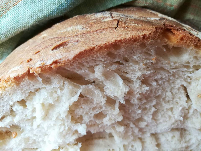 Хлеб из муки на сковороде. Хлеб деревенский круглый. Дрожжевой деревенский хлеб. Домашний хлеб Бабушкин. Бабушкин деревенский хлеб.