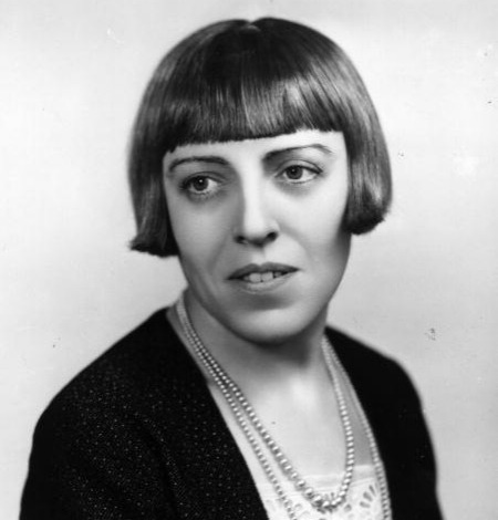 Dodie_Smith (1) (450x470, 42Kb)