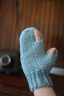 blue_photography_mitten_3_small2 (214x320, 86Kb)