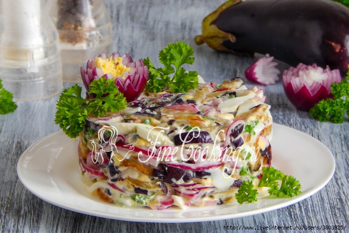 salat-s-baklazhanami-yaicom-i-marinovannym-lukom (700x467, 287Kb)