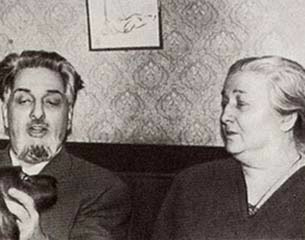 Анна Ахматова и Виктор Ардов. Конец 1950-х годов (305x240, 32Kb)