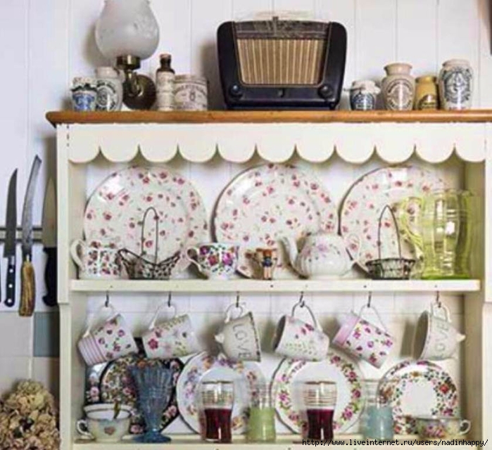 Country-cottage-kitchen-dress-with-vintage-china (700x640, 288Kb)