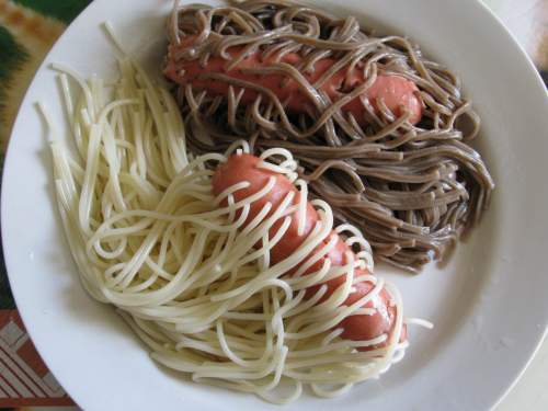 Сосиски проткнутые спагетти рецепт с фото
