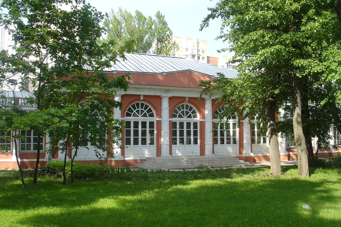Vorontsovo_manor_Park._Architectural_monument_-_northern_pavilion,_greenhouse._18th_century (700x466, 518Kb)