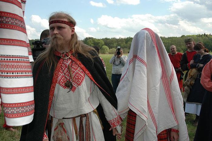 6098670_foto5_pokrivalo_na_molodih_drevnih_slavyan (700x465, 68Kb)