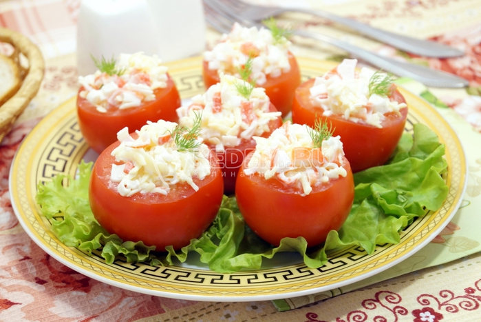 pomidory-farshirovannye-krabovymi-palochkami (700x467, 381Kb)
