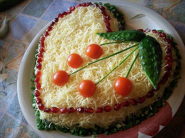 Salat_iz_kyrici_s_sirom