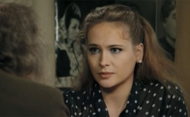 Анна Горшкова В Ночной Рубашке – Тяжелый Песок (2008)