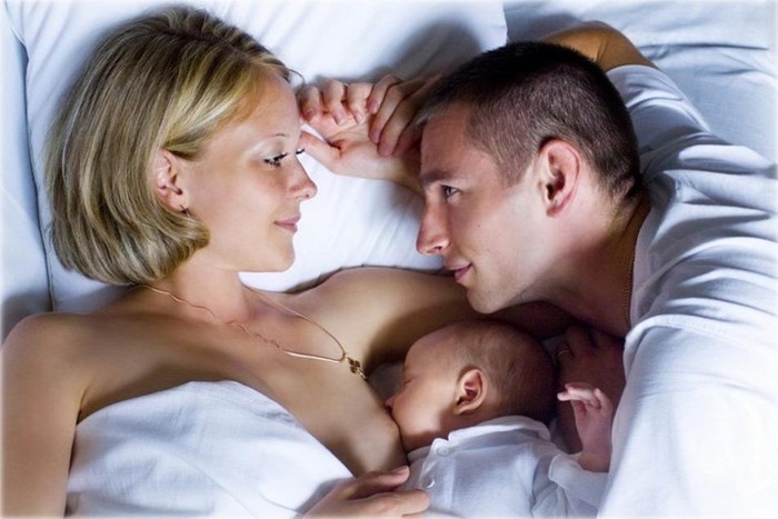 С какой стороны от мужа должна спать жена?