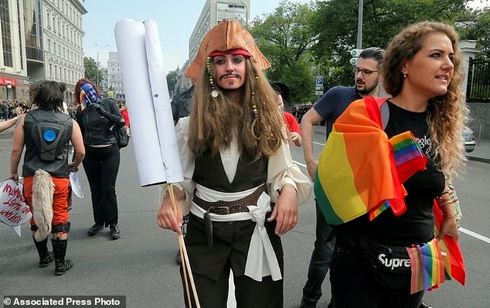 Как в центре Киева проходил гей парад