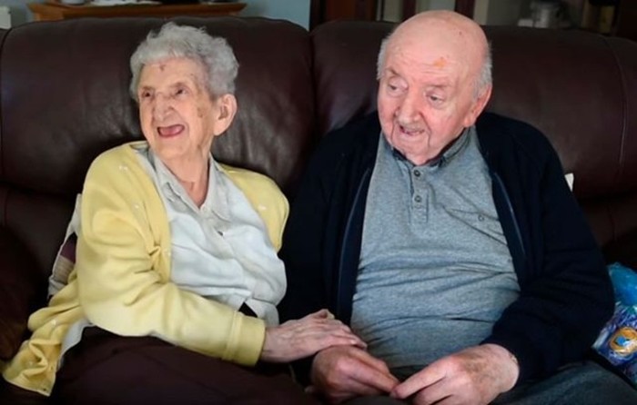 Мать (98 лет) переехала в дом престарелых, чтобы ухаживать за своим сыном (80 лет)