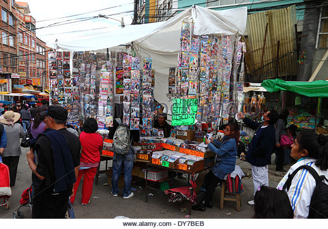 stall-selling-pirated-film-dvds-and-cds-in-street-market-la-paz-bolivia-dy7beb[1] (640x447, 127Kb)