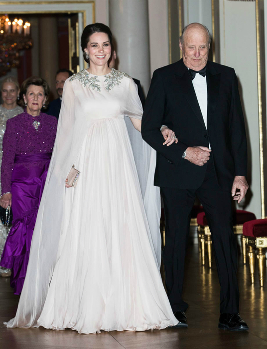 princess-kate-mcqueen-02feb18-15 (536x700, 330Kb)