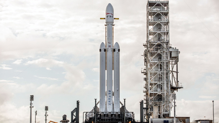 spacex-falcon-heavy-launch-rocket-debut-elon-musk-sls-moon-mars (700x393, 214Kb)