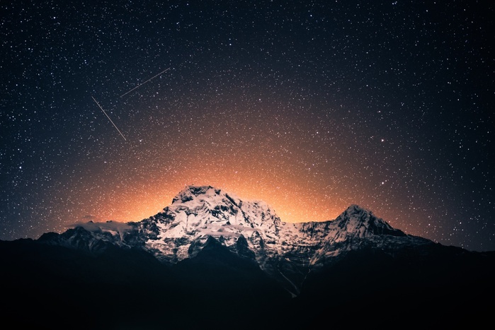 Starry-sky-over-Annapurna-mountain-range-near-Pokhara-in-Nepal-1200x802 (700x467, 121Kb)