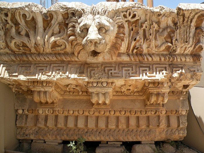 Bekaa Valley 20 Baalbek Temple Of Jupiter Lion Head Carving Frieze (700x525, 98Kb)