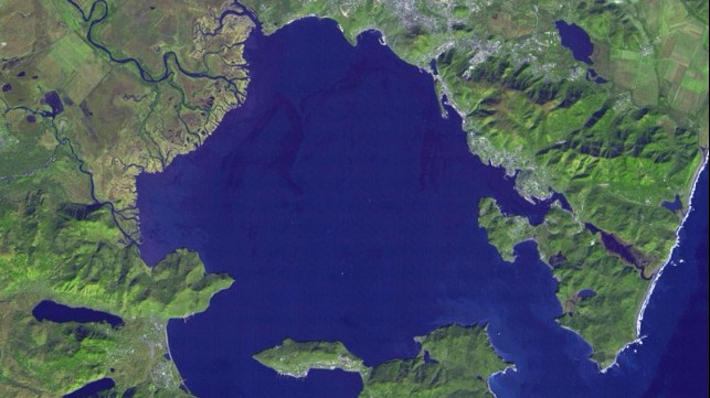 Avacha Bay and Petropavlovsk-Kamchatsky (643x361, 200Kb)