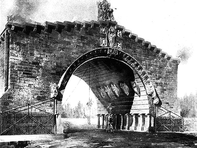 Puerta_cementerio_(1875) (640x480, 266Kb)