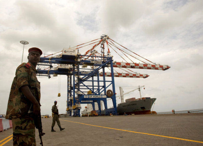 A Djibouti policeman stands guard during the opening ceremony of Dubai-based port operator DP Worlds Doraleh container terminal in Djibouti port February 7, 2009 (700x504, 297Kb)