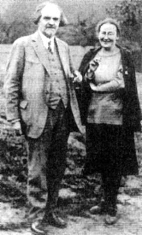 6 Николай Бердяев и Мать Мария (Скобцева), Париж, 1938 г. (283x467, 82Kb)