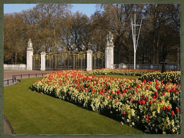Зеленый лондон. Грин парк Лондон. Грин парк Лондон канадский мемориал. Лондон Грин парк мемориальные ворота. Зеленый парк Лондон.