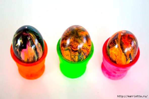 Декоративные пасхальные яйца. Красим акриловыми красками (8) (590x393, 101Kb)