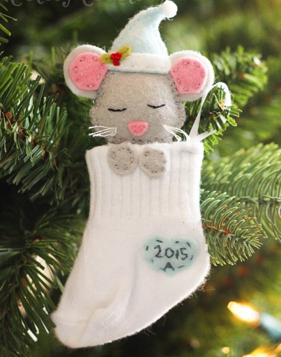 baby-sock-diy-christmas-ornaments-4-694x1000 (548x696, 288Kb)
