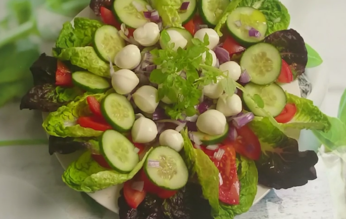 весенние-салаты-просты-и-вкусные-рецепты-с-фото-и-видео (700x443, 395Kb)