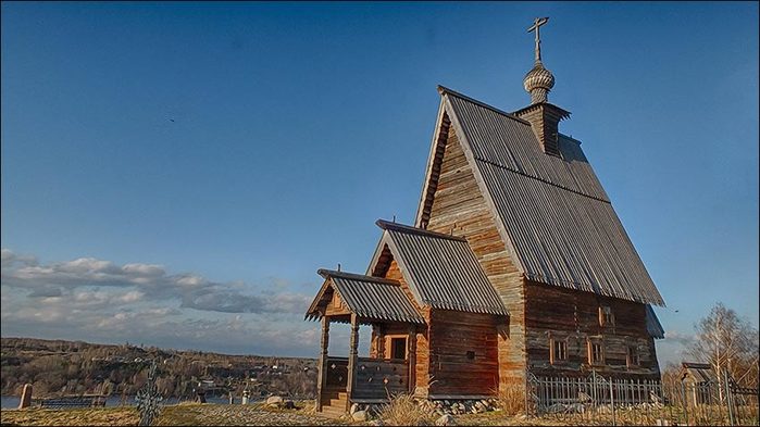 Деревянный храм в Плёсе на горе Левитана