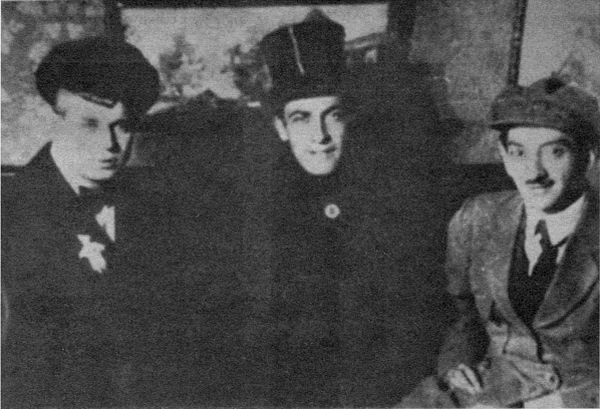 ФОТО С. Есенин, А. Мариенгоф, Г. Якулов в мастерской художника, 1919 г. (600x409, 113Kb)
